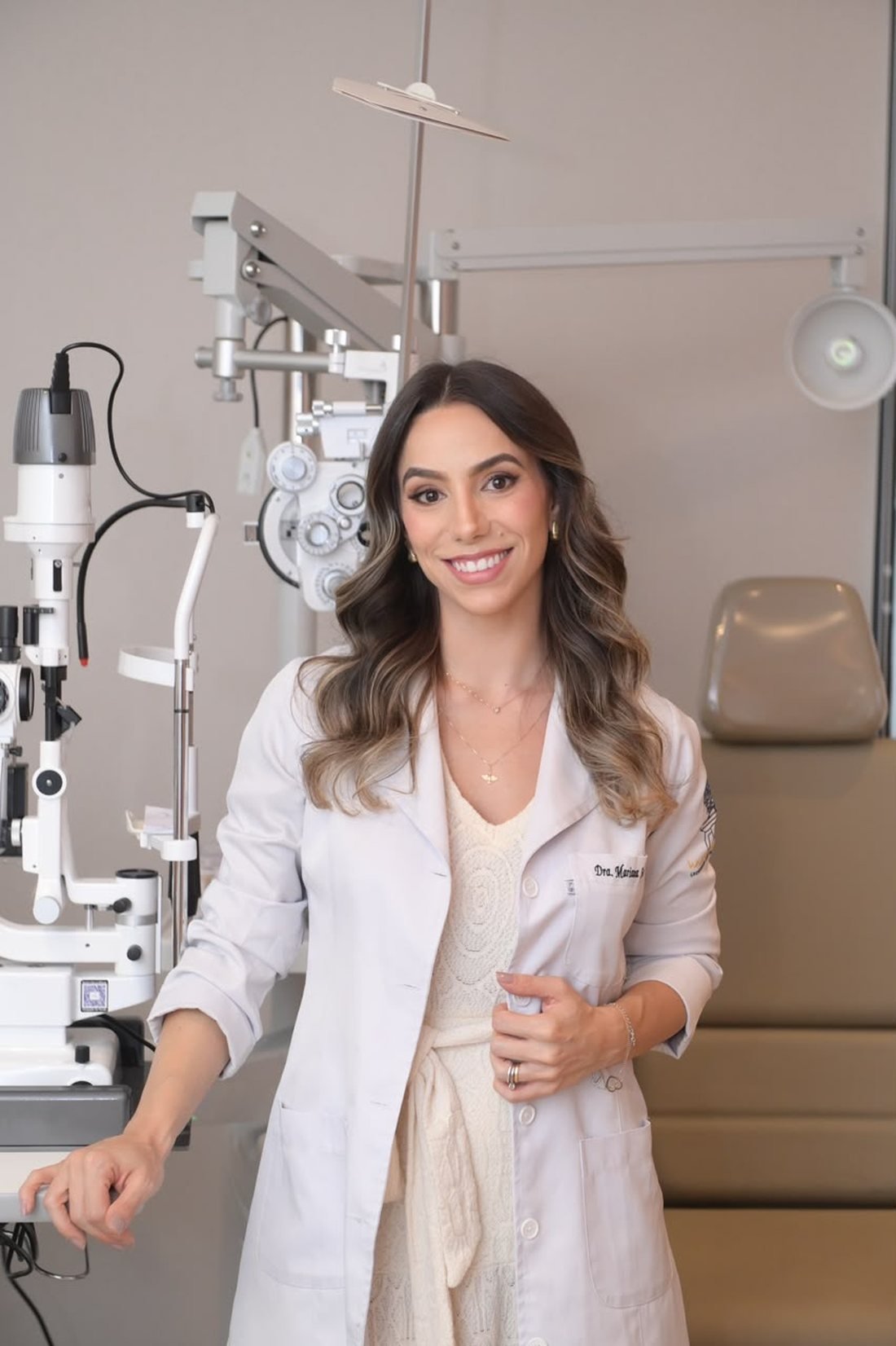 Dra. Mariana Starling, oftalmologista pediátrica, em seu consultório